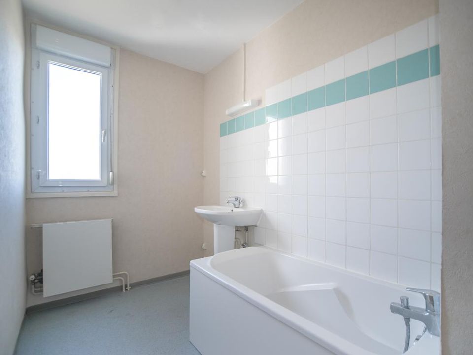 Apartment in Le Creusot, Saone-et-Loire - photo 2