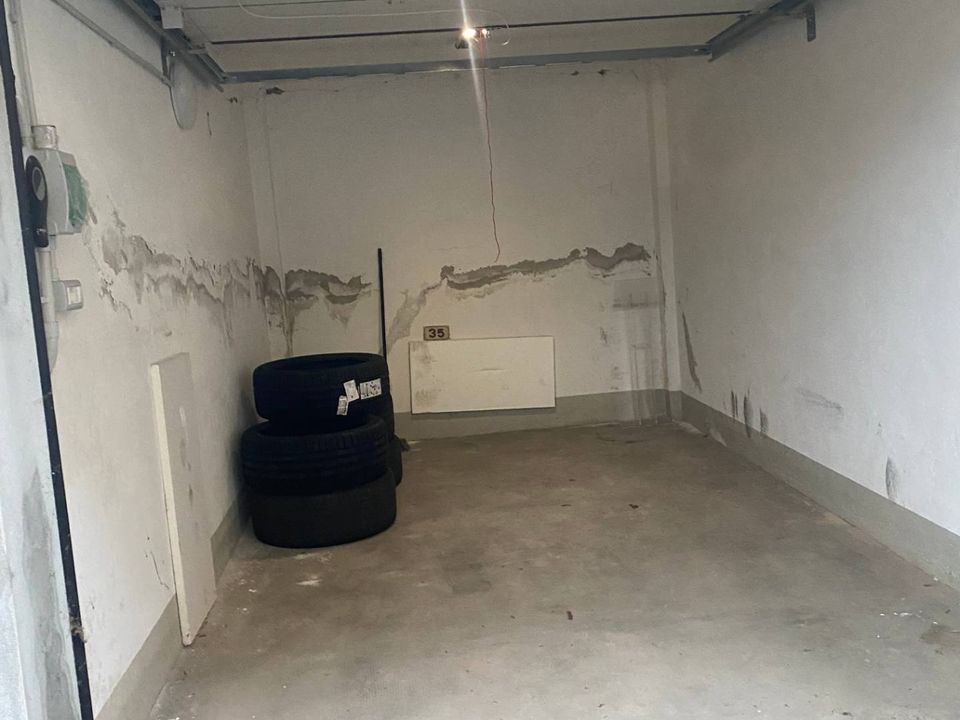 Parkeringsplass i Canelli, Asti - bilde 1