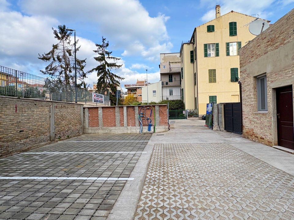 Parkeerruimte in San Benedetto Del Tronto, Ascoli Piceno - foto 4