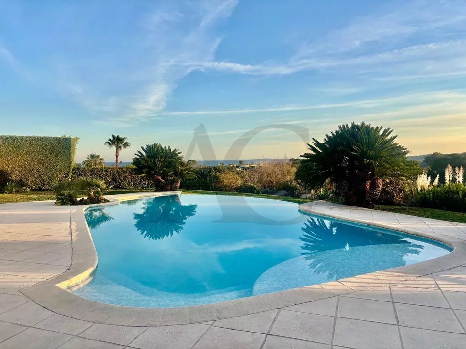Villa i Villeneuve-Loubet, Alpes-Maritimes - foto 1