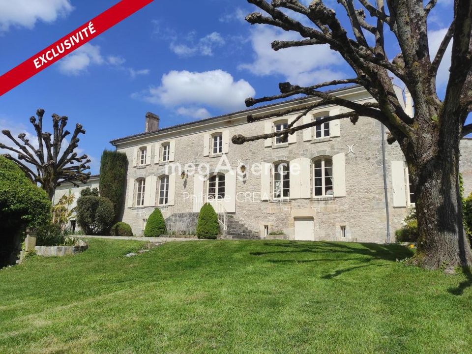 Villa a Saint-Jean-d'Angely, Charente-Maritime - foto 1