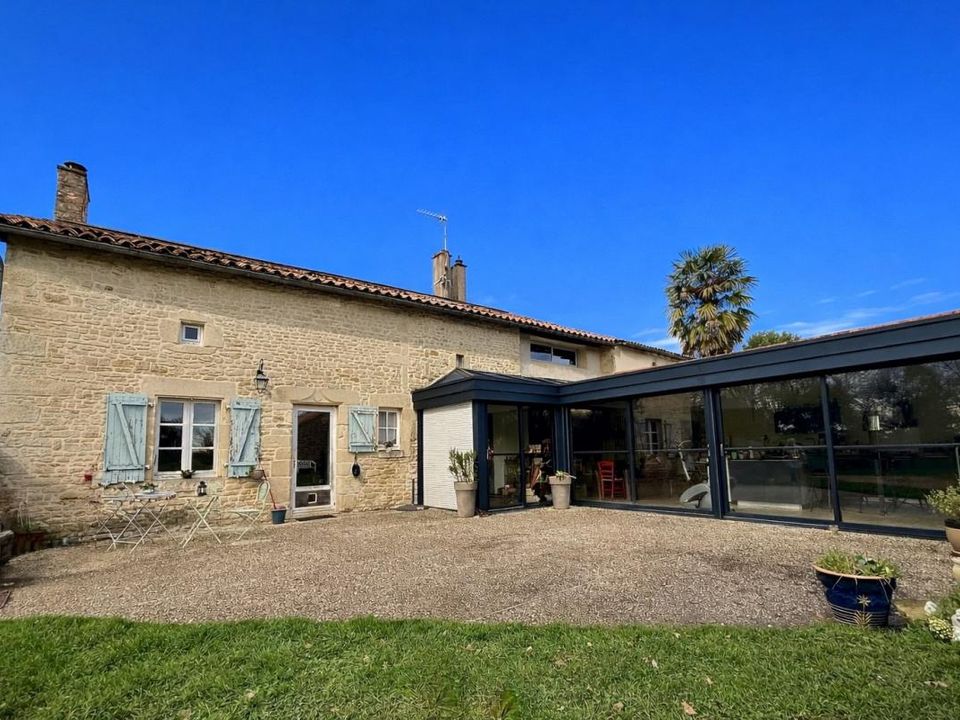 Gård i Saint-Coutant, Deux-Sevres - bilde 1