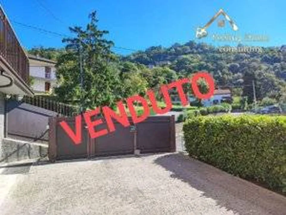 Villa i Berbenno, Bergamo - bilde 1