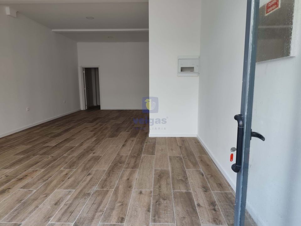Erhvervsejendom i Baixa da Banheira, Setubal - foto 1