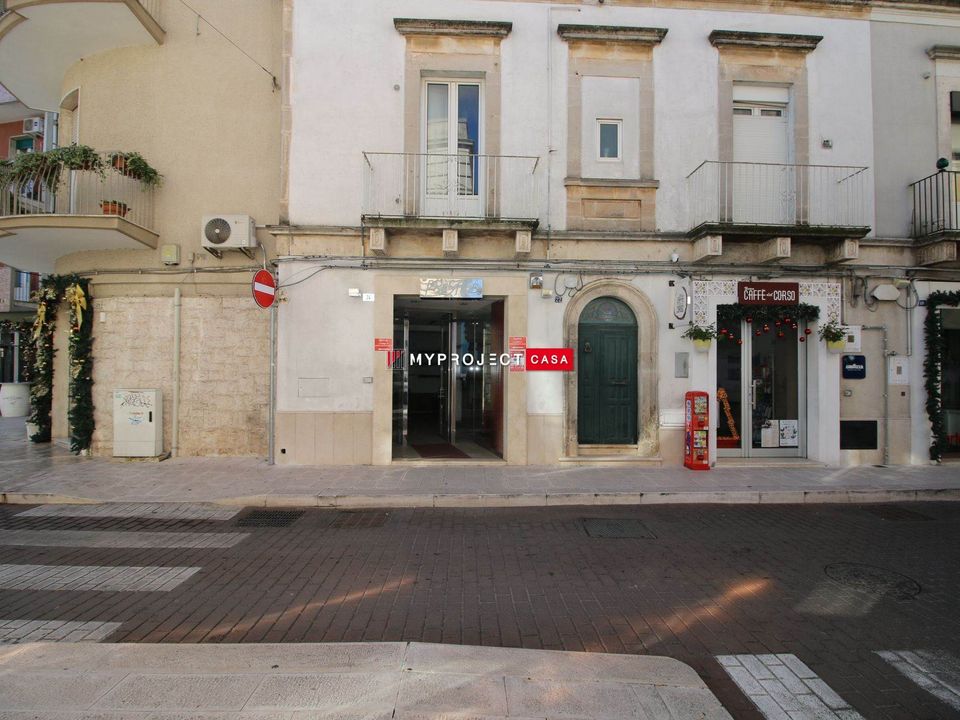L'establiment comercial a Martina Franca, Taranto - foto 1
