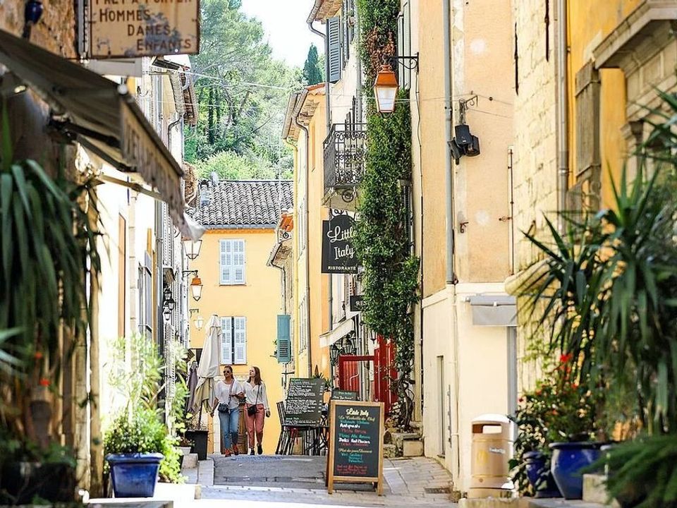 Erhvervsejendom i Valbonne, Alpes-Maritimes - foto 1