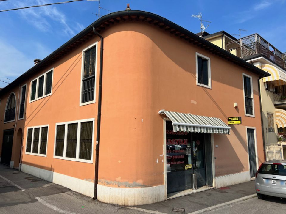 Erhvervsejendom i Lonigo, Vicenza - foto 1