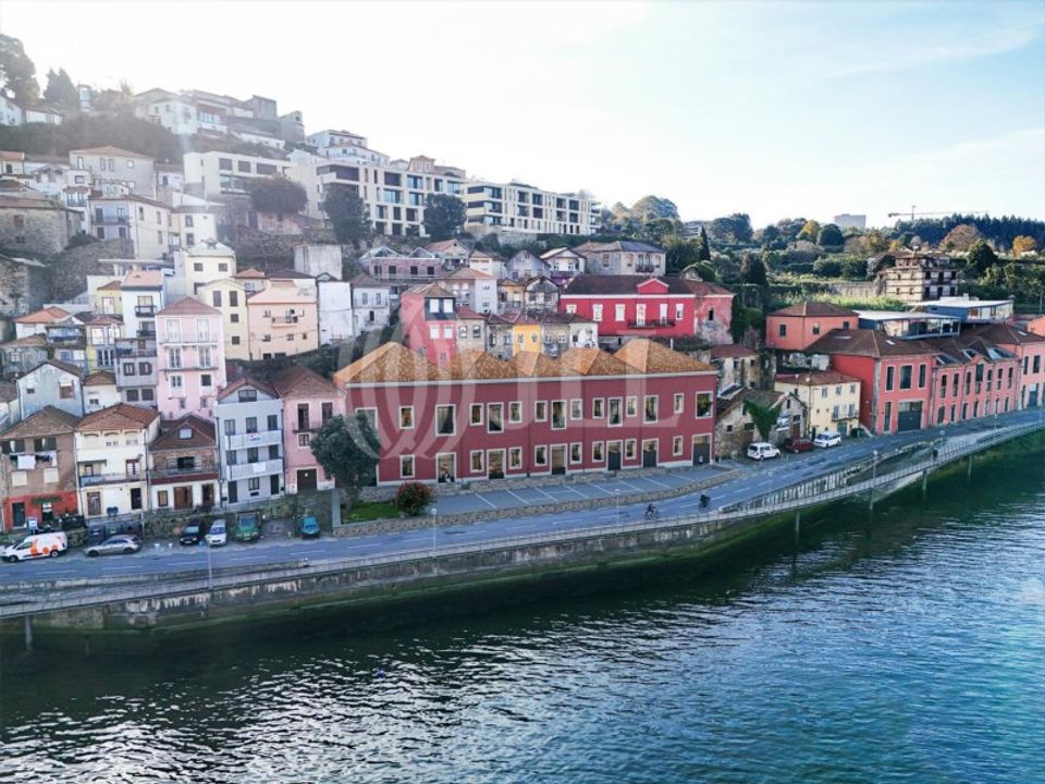 Erhvervsejendom i Santa Marinha do Zezere, Porto - foto 3
