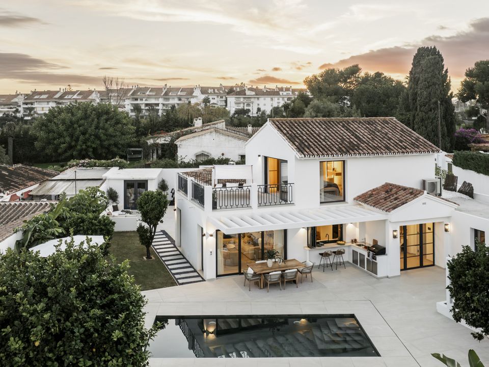 Villa in San Pedro de Alcantara, Malaga - photo 1