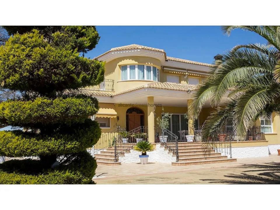 Villa in Yecla, Murcia - foto 1