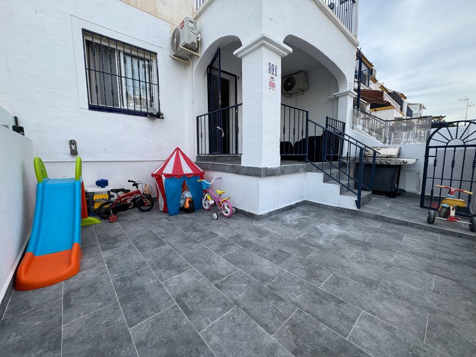 Byhus i Playa Flamenca, Alicante - foto 1