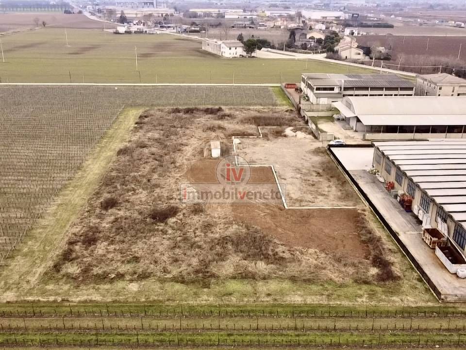 Helårsgrund i Montebello Vicentino, Vicenza - foto 1