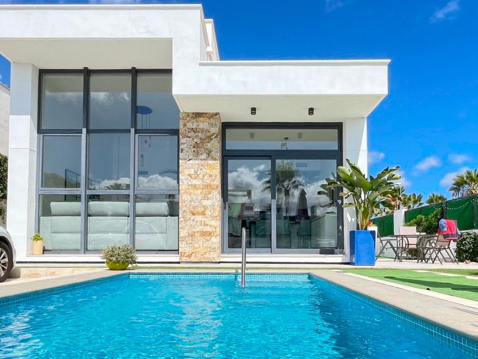 Villa - Ciudad Quesada, Alicante - photo 2