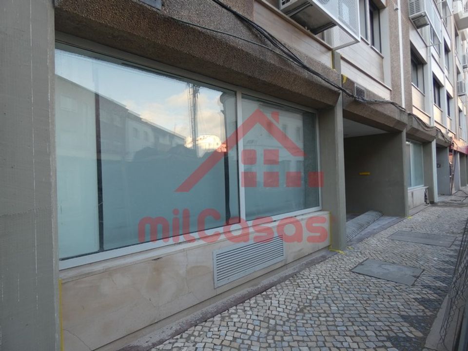 L'establiment comercial a Matacaes, Lisbon - foto 1