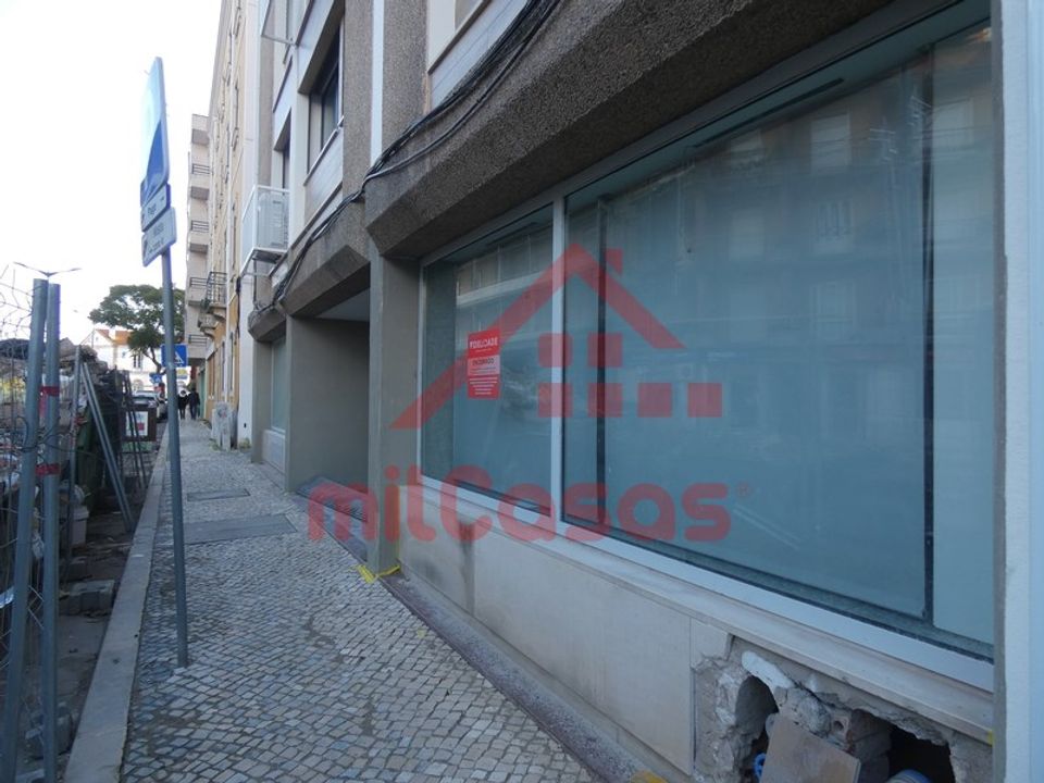 L'establiment comercial a Matacaes, Lisbon - foto 2