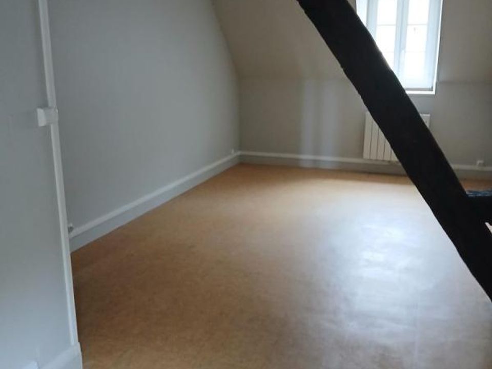 Apartment in Avallon, Yonne - photo 2