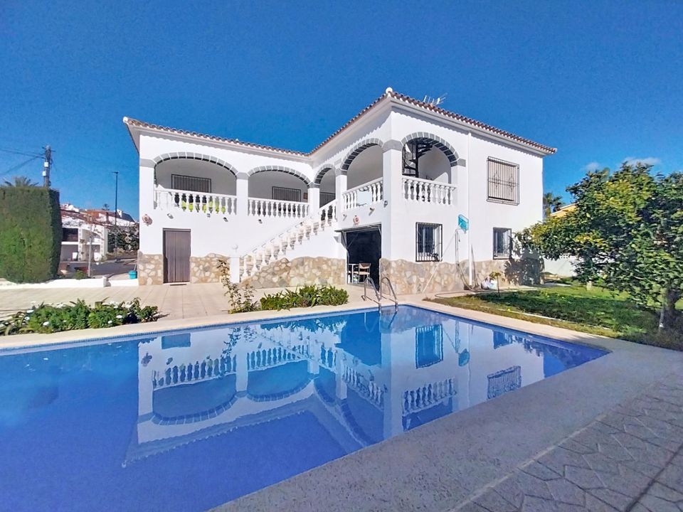Villa i Alfaz del Pi, Alicante - foto 1