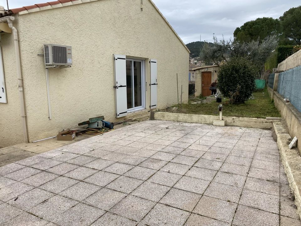 Lejlighed i La Penne-sur-Huveaune, Bouches-du-Rhone - foto 1