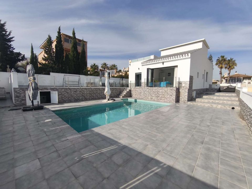 Villa i Torrevieja, Alicante - bilde 1