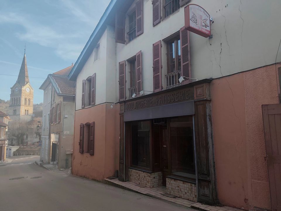 Erhvervsejendom i Saint-Geoire-en-Valdaine, Isere - foto 1