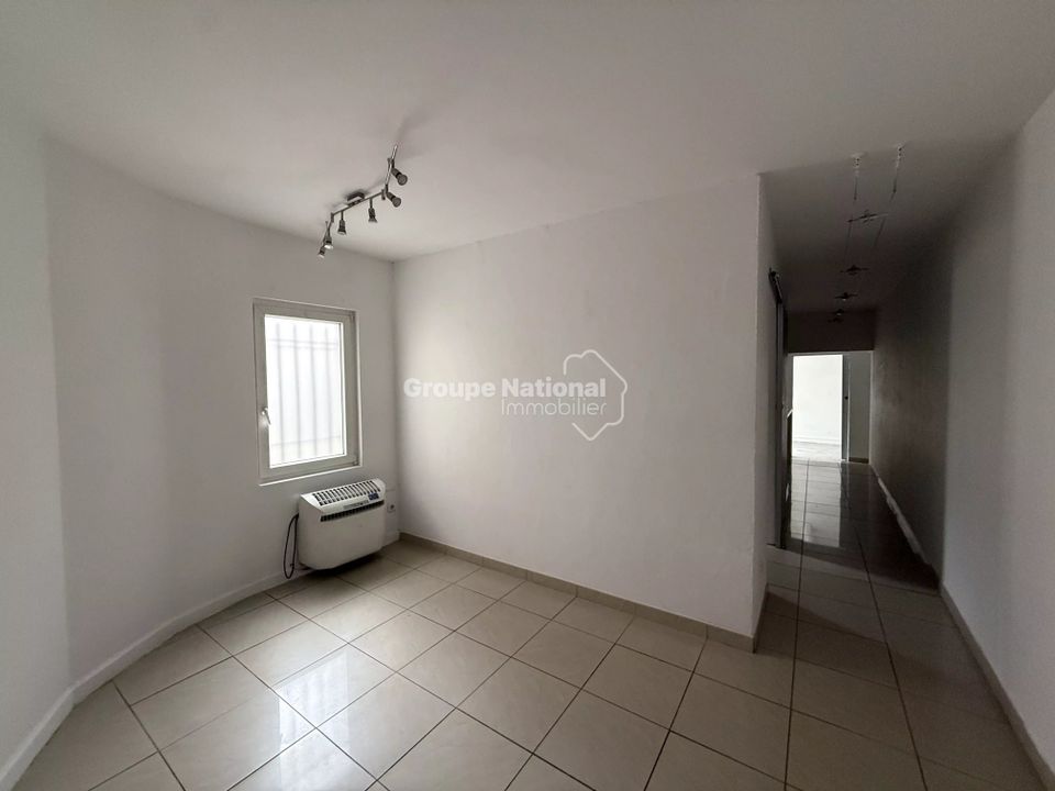 Commercial property in Pernes-les-Fontaines, Vaucluse - photo 1