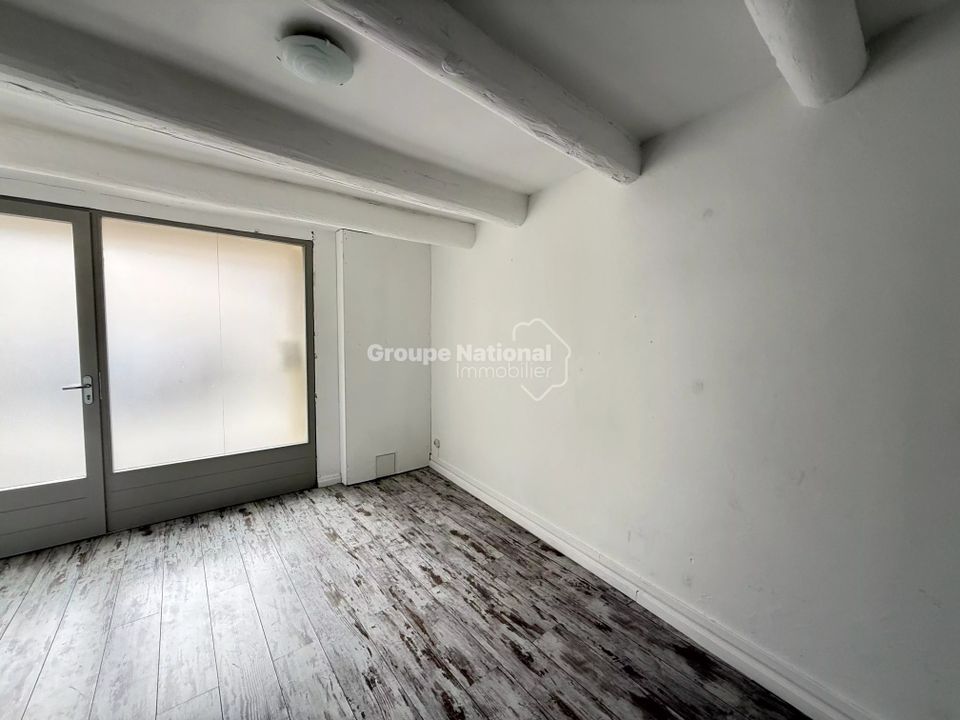 Commercial property in Pernes-les-Fontaines, Vaucluse - photo 2