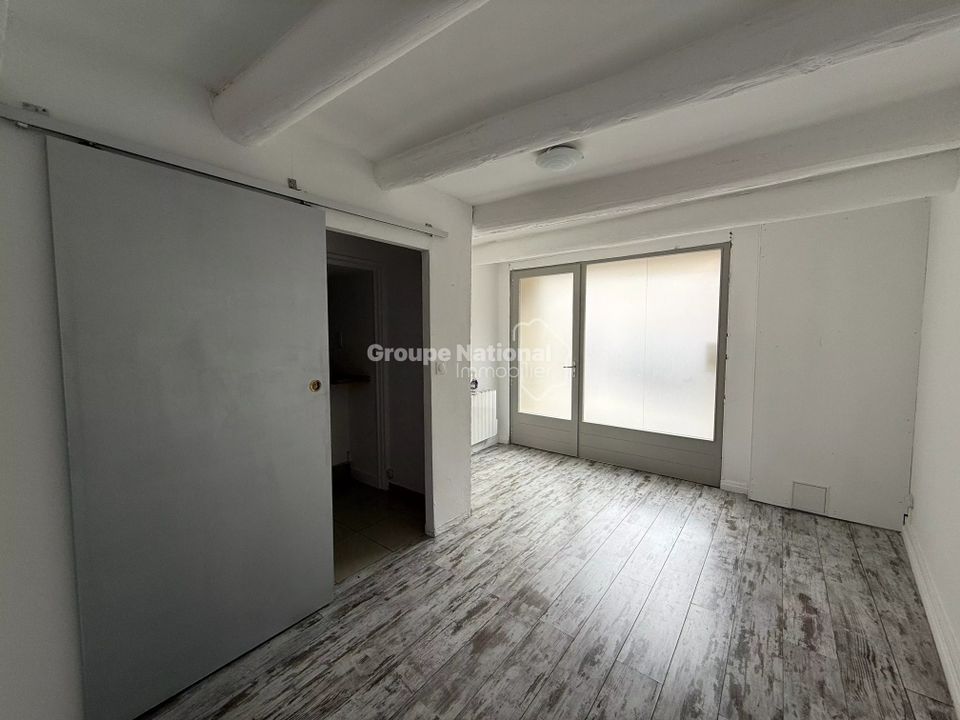 Commercial property in Pernes-les-Fontaines, Vaucluse - photo 3