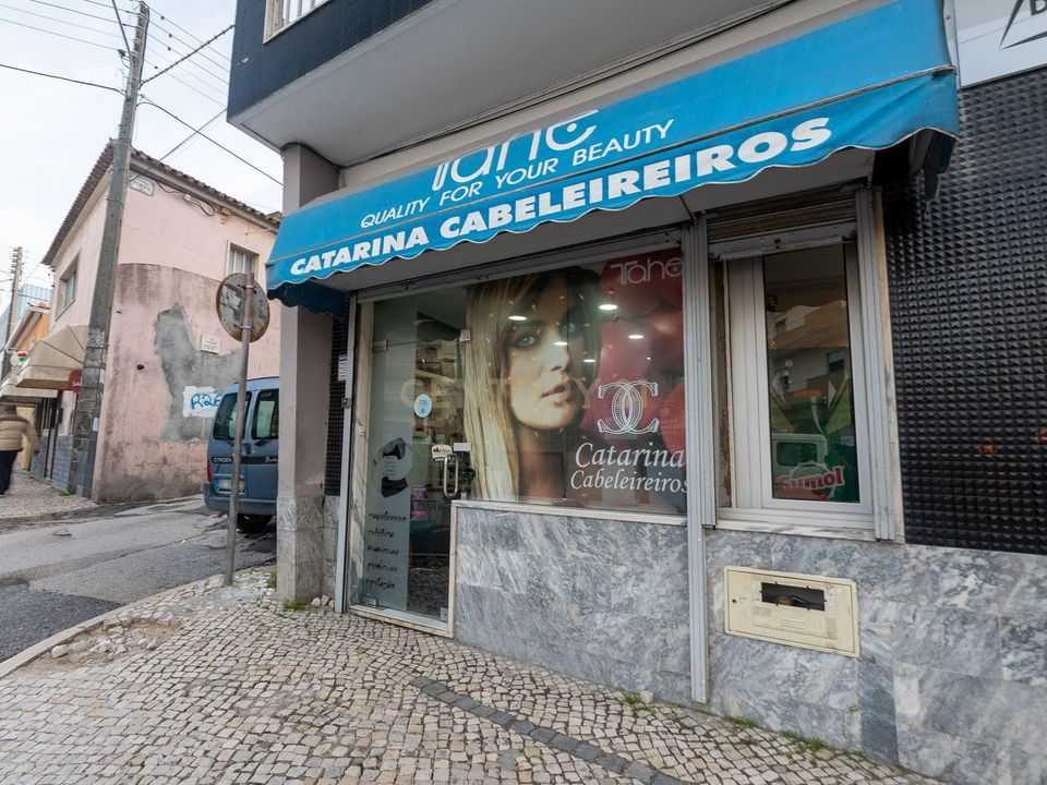 Erhvervsejendom i Camarate, Lisbon - foto 1