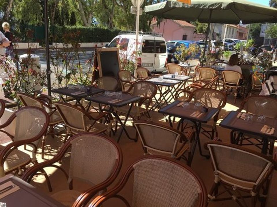 Erhvervsejendom i Cannes-la-Bocca, Alpes-Maritimes - foto 1