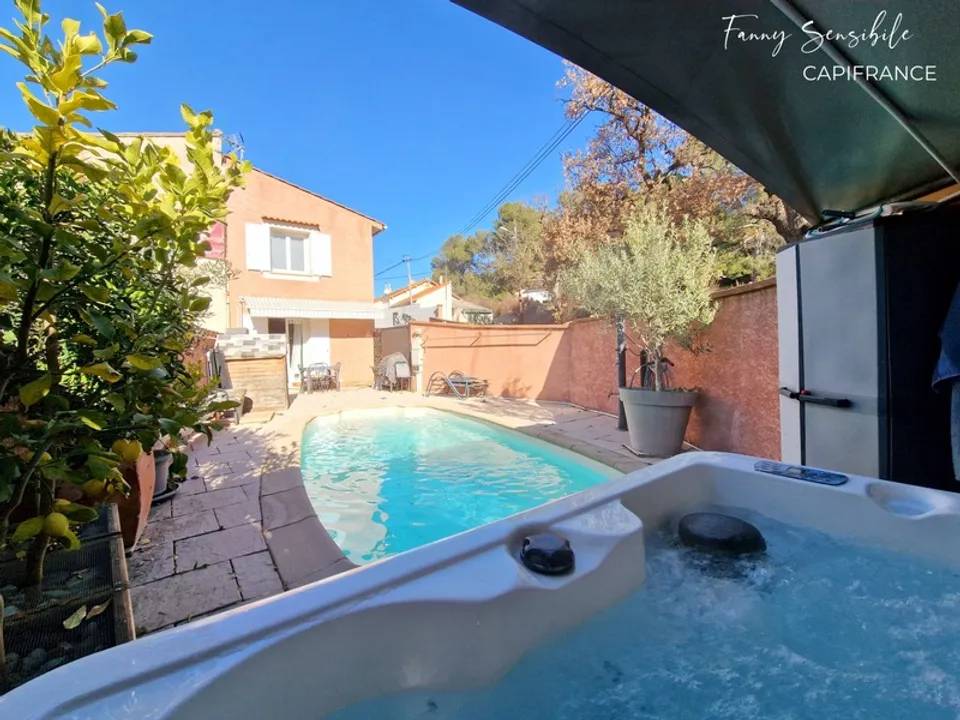 Villa i Gardanne, Bouches-du-Rhone - foto 1
