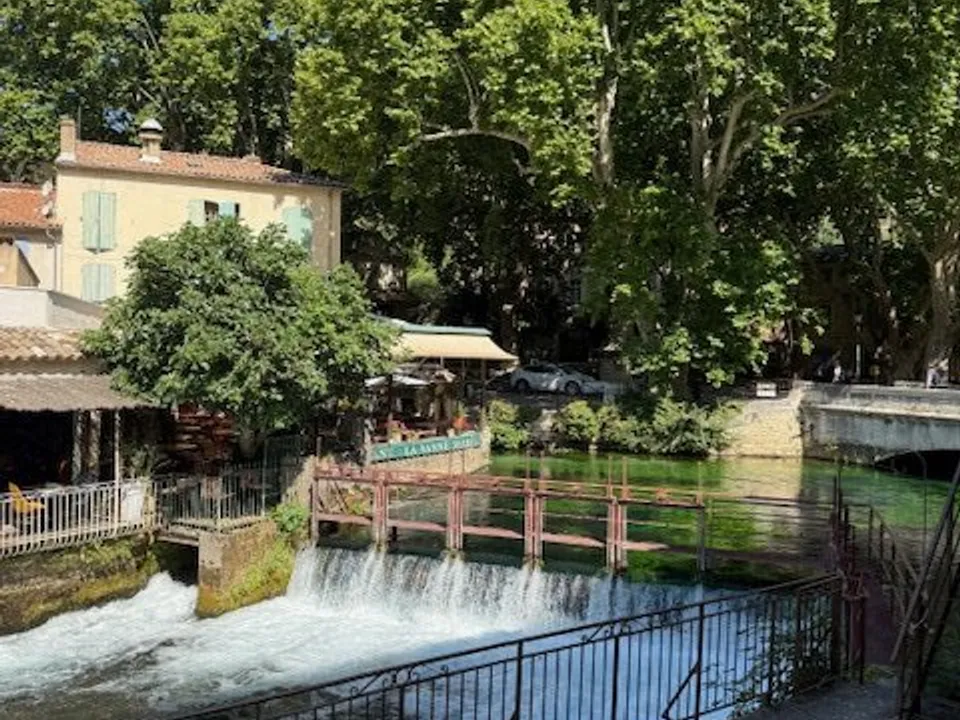 L'establiment comercial a Fontaine-de-Vaucluse, Vaucluse - foto 1