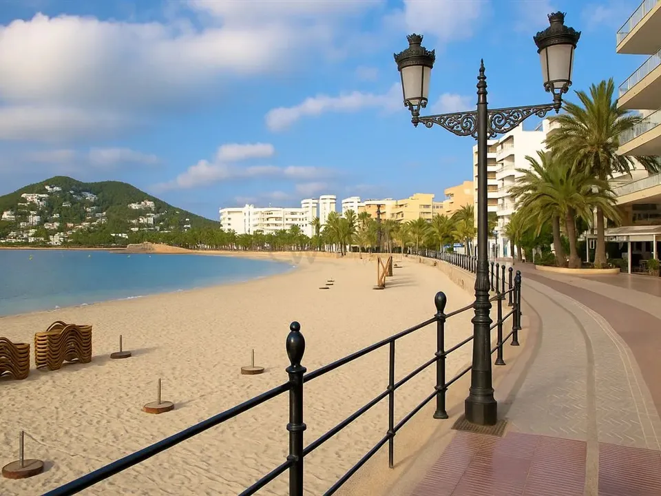 Erhvervsejendom i Santa Eulalia Del Rio, Ibiza - foto 2