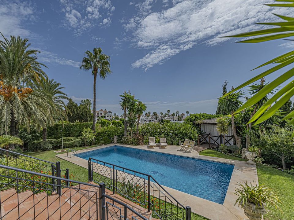Villa i El Paraiso, Malaga - foto 1
