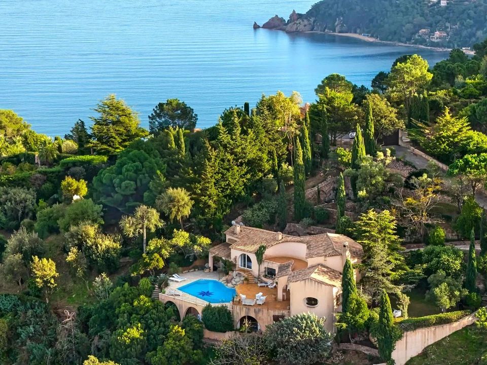 Villa i Theoule-sur-Mer, Alpes-Maritimes - foto 1