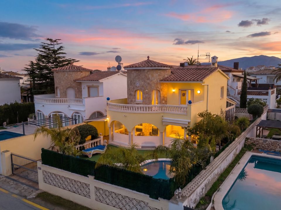 Villa i Empuriabrava, Gerona - foto 1