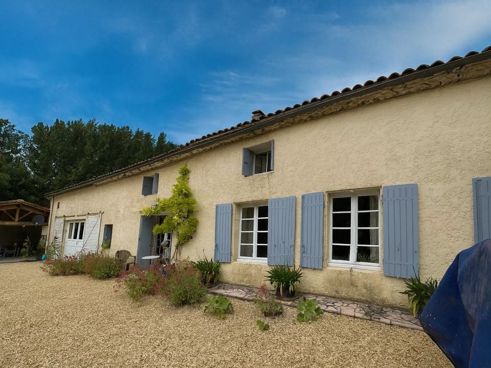 Casa de poble a Beauvais-sur-Matha, Charente-Maritime - foto 1