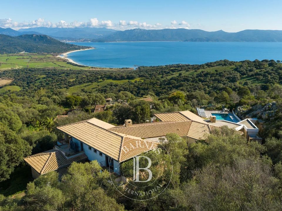 Villa em Serra-di-Ferro, Corse-du-Sud - foto 1