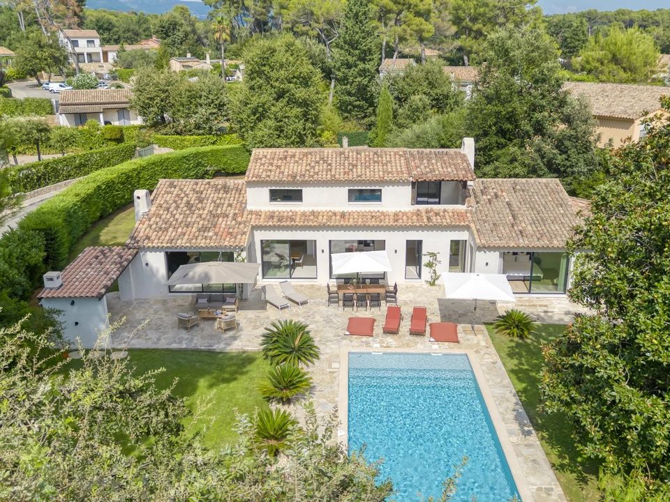 Villa i Roquefort-les-Pins, Alpes-Maritimes - foto 1