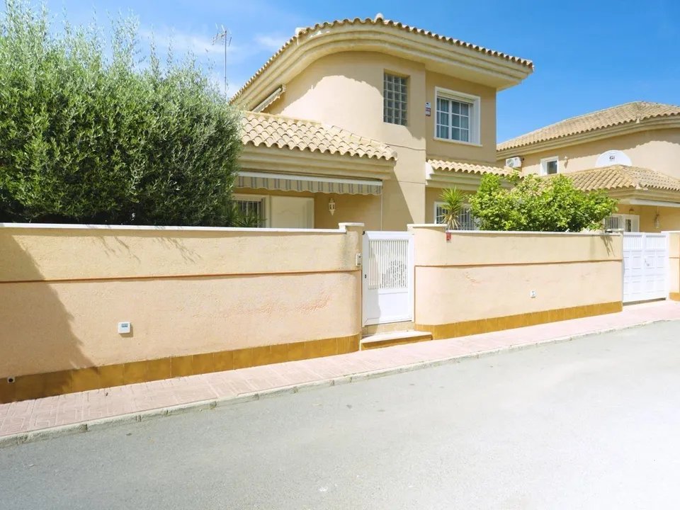 Villa a Torrevieja, Alicante - foto 1