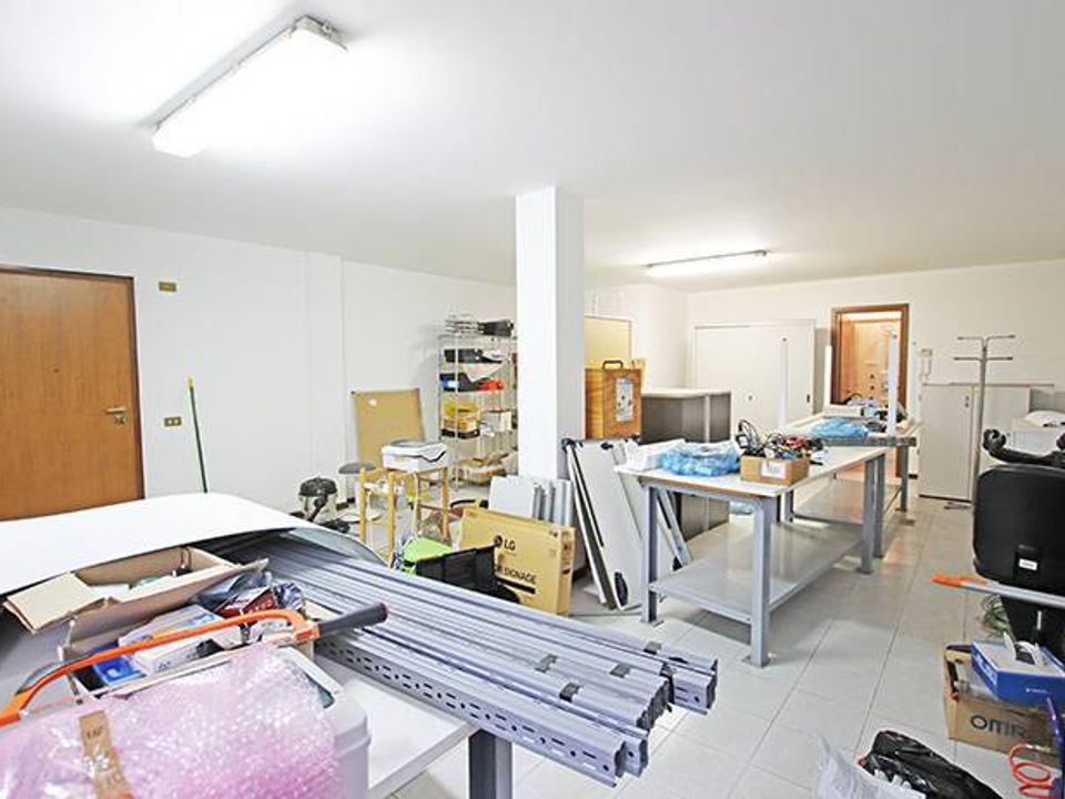 Erhvervsejendom i Osio Sotto, Bergamo - foto 4