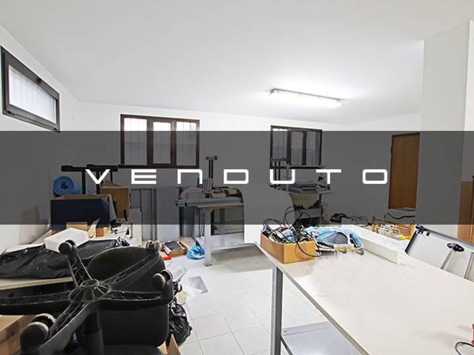 Erhvervsejendom i Osio Sotto, Bergamo - foto 1