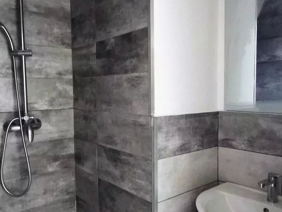 Apartment in Chabeuil, Drome - photo 3
