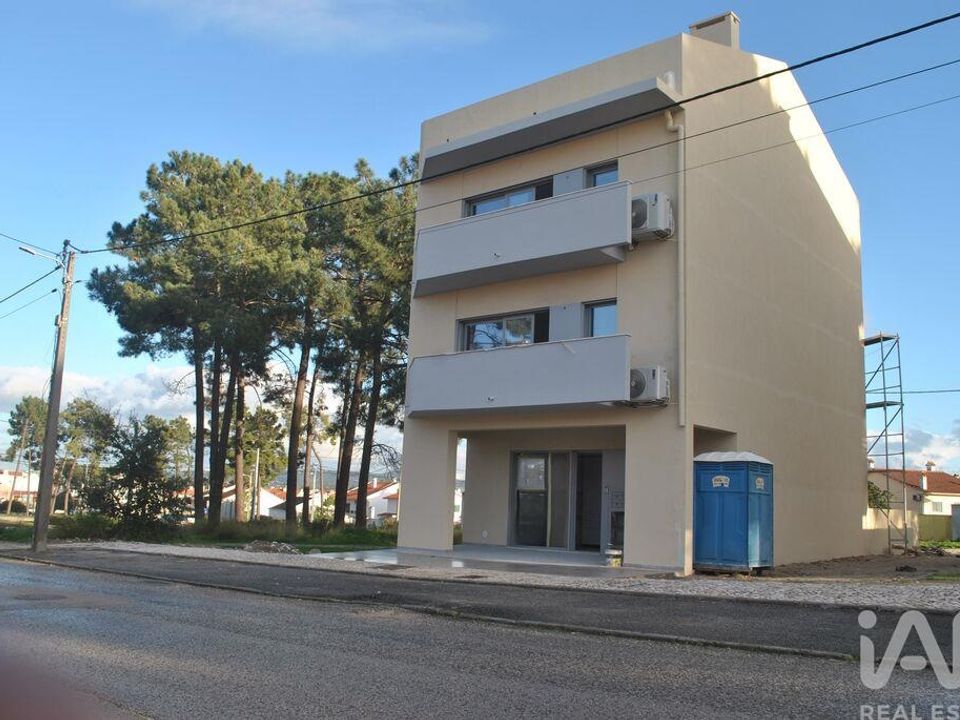 Commercial property in Sesimbra, Setubal - photo 1