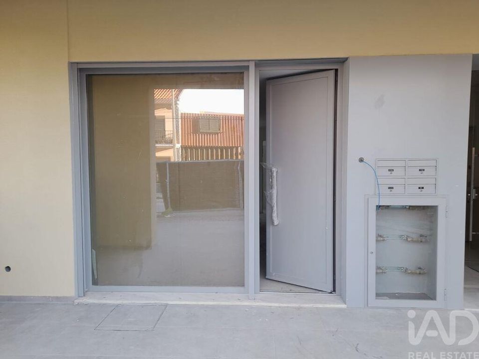 Commercial property in Sesimbra, Setubal - photo 2