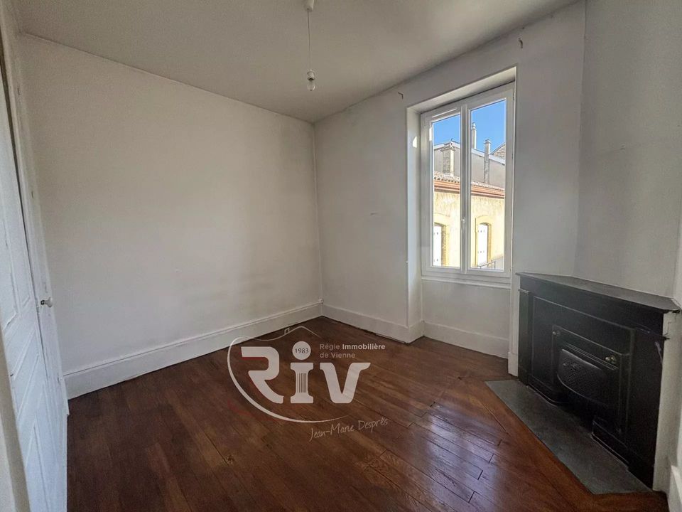 Apartment in Bourgoin-Jallieu, Isere - photo 2