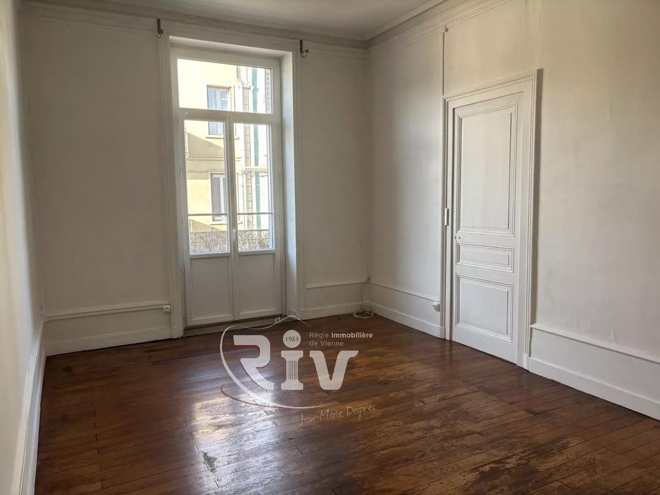 Apartment in Bourgoin-Jallieu, Isere - photo 3