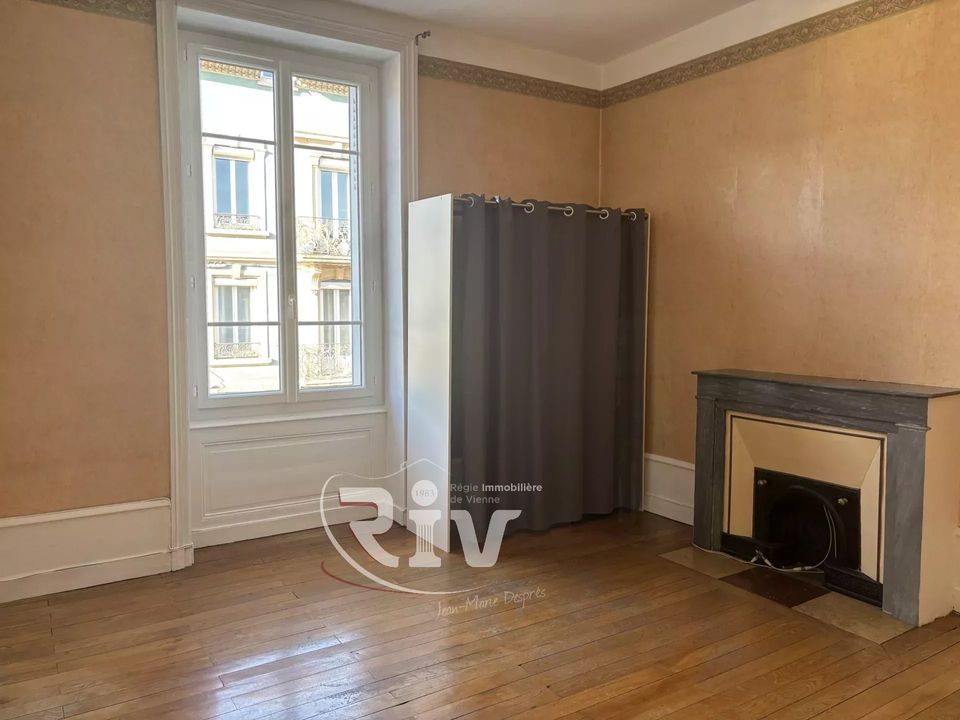 Apartment in Bourgoin-Jallieu, Isere - photo 4