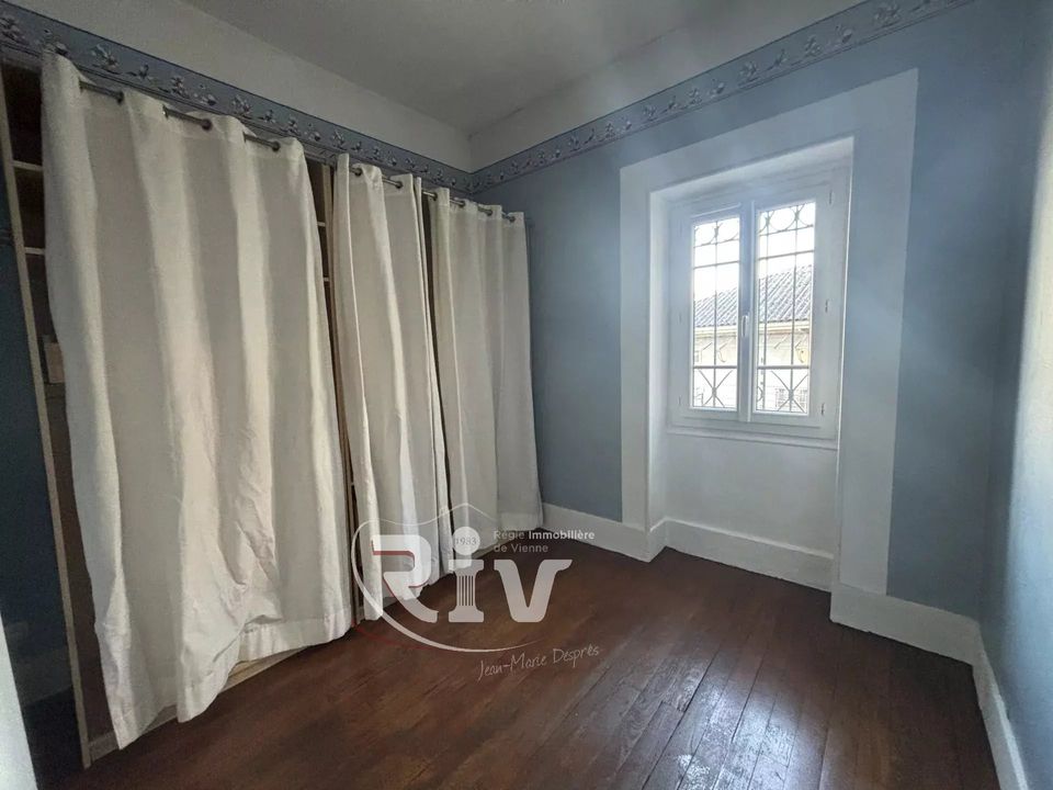 Apartment in Bourgoin-Jallieu, Isere - photo 5