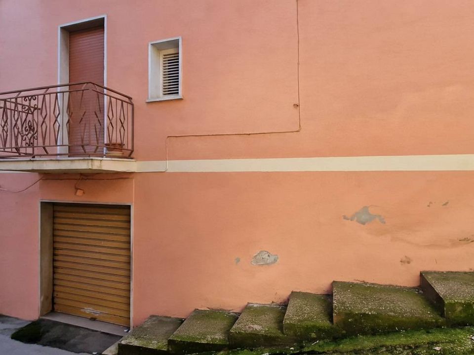 Parkeringsplass i San Nicandro Garganico, Foggia - bilde 1