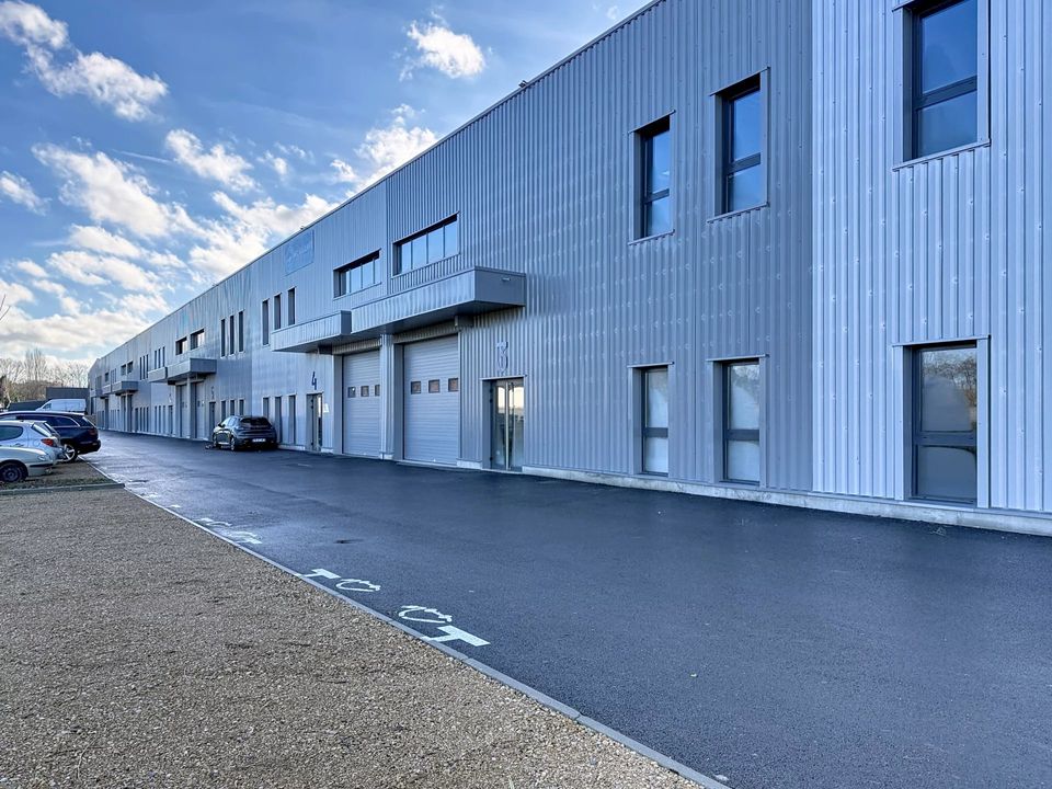 Erhvervsejendom i Bourgoin-Jallieu, Isere - foto 1